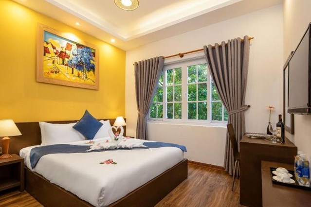 Superior Double With Window